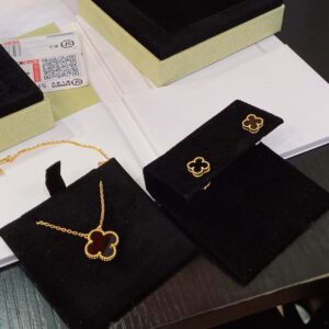 VCA four leaf gold black agate necklace with earrings