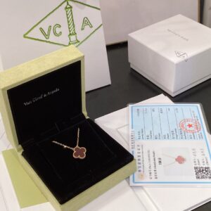 18k gold VCA gold four leaf necklace