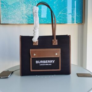 Burberry Italian refined tote bag