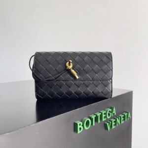 BV Andiamo premium leather handbag