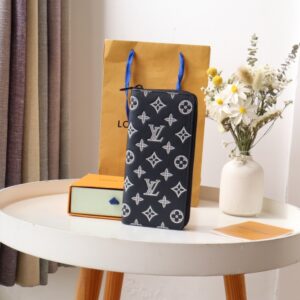 Direct zipper wallet