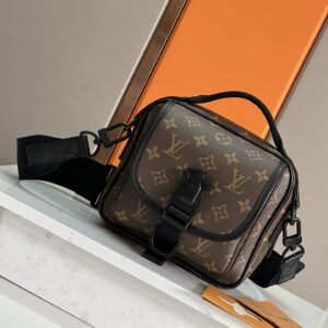 Quest mini messenger bag