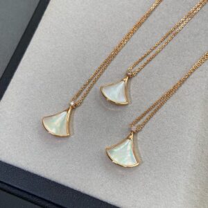 2024 new style dress necklace with V gold material