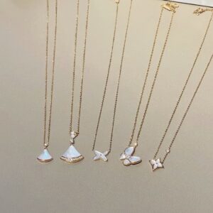 18k gold white pearl necklace delicate elegance