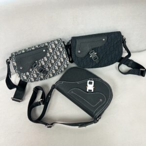 Men's saddle messenger bag