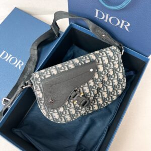 Saddle messenger bag with crocodile leather