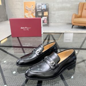 Burberry leather shoe