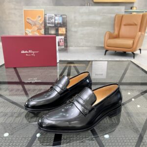 Burberry leather shoe