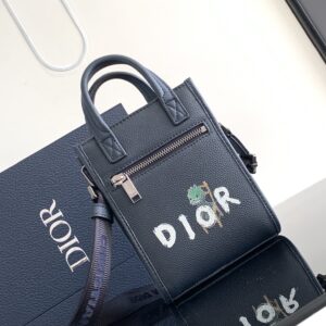North-south mini bag