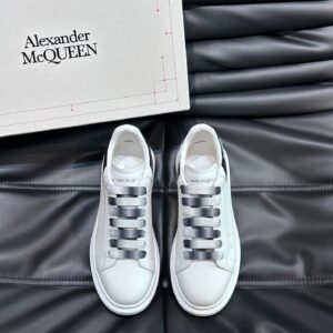 Couple wide bottom higher shoes white calfskin