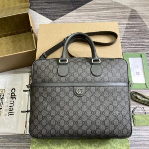 Gucci sling bag model 792116 中号尺寸：36.5x 29x7.5cm 颜色：灰色pvc