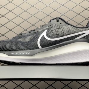 Nike Vomero 17 running shoes