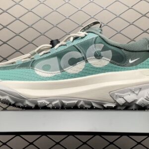 Nike ACG Mountain Fly 2 hiking shoes