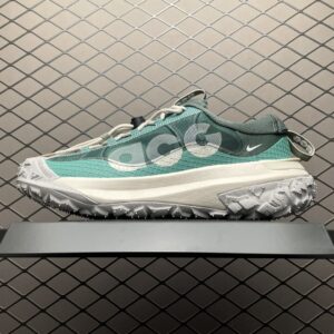 Nike ACG Mountain Fly 2 hiking shoes