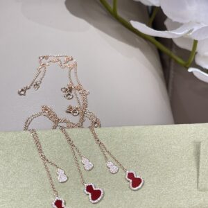 Double gourd diamond necklace