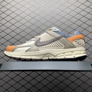 Zoom Vomero 5 Running Shoes
