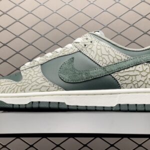 Dunk Low Sneakers