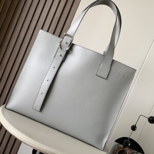 Classic leather tote bag with Anagram pattern