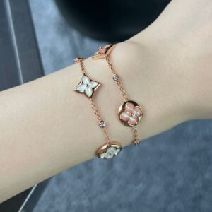 Louis Vuitton large four flower shell arm ring