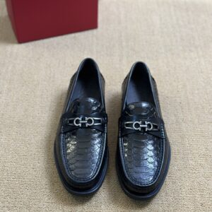 Business casual leather shoes