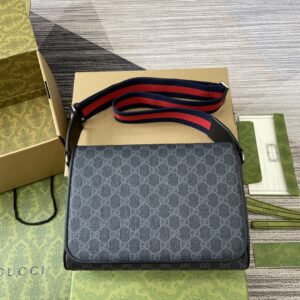 Gucci shoulder pouch