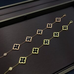 Five flower bracelet black pearl