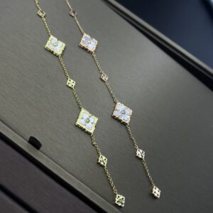 Three flower bracelet white pearl