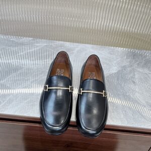 Elegant leather dress shoes with refined details