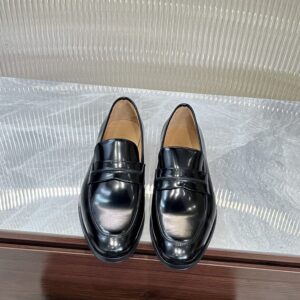 Elegant leather dress shoes with refined details