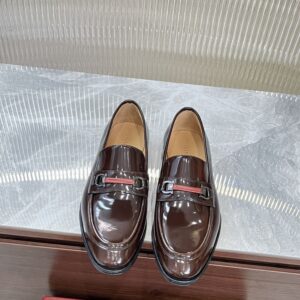 Elegant leather dress shoes with refined details