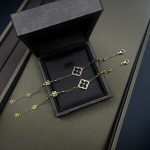 Single flower bracelet deep blue pearl