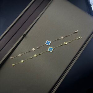 Single flower bracelet blue pearl