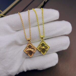 Single flower necklace with laser mother-of-pearl