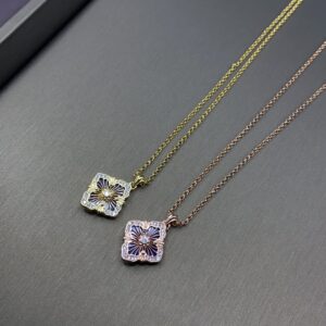 Single flower necklace with deep blue mother-of-pearl
