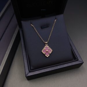 Single flower pink mother-of-pearl necklace