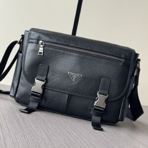 Top shelf professional hard good翻盖 Prada crossbody bag