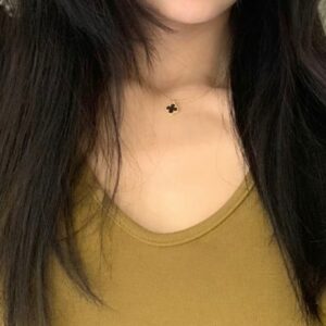 V Gold Mini Black Onyx Four-Leaf Necklace