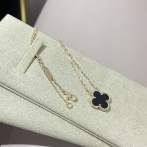 Black flower necklace