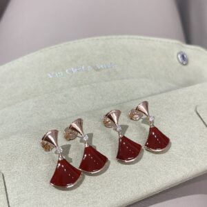 Single diamond red skirt earrings