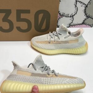 Adidas Yeezy 350 V2 sneakers star label