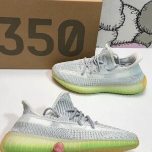 Adidas Yeezy 350 V2 sneakers star label