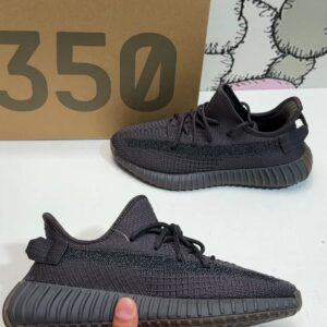 Adidas Yeezy 350 V2 sneakers star label