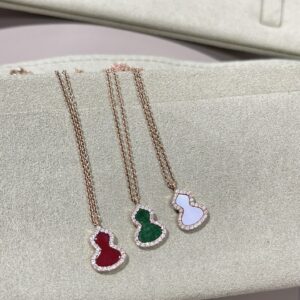Qeelin little single gourd necklace available in full colors