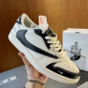Nike AJ1 low-top sneakers