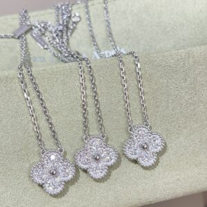 VCA medium full diamond four leaf necklace daily king blockbuster