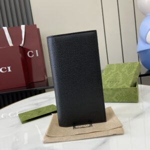 Black leather wallet with GG details