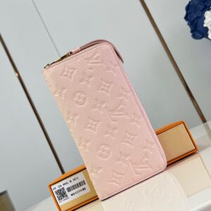 Zippy small leather wallet
