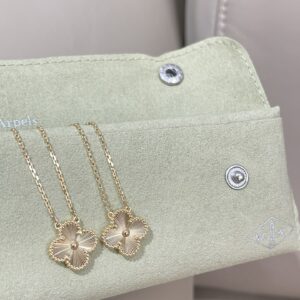 Van cleef & arrels medium laser all gold flower necklace