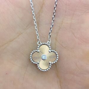 New four-leaf Christmas necklace