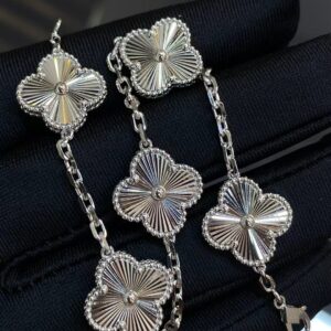 Clover laser-engraved five-fold bracelet